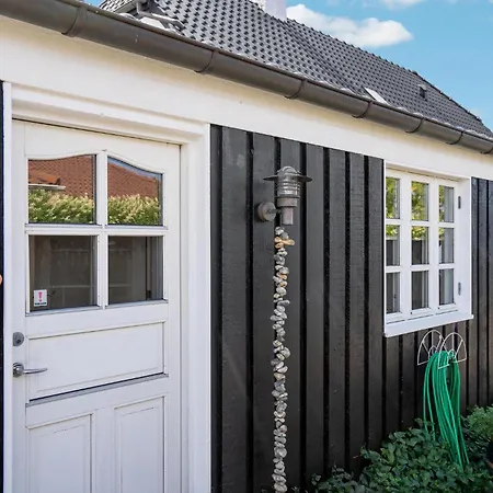Casa vacanze Cozy In With Kitchen